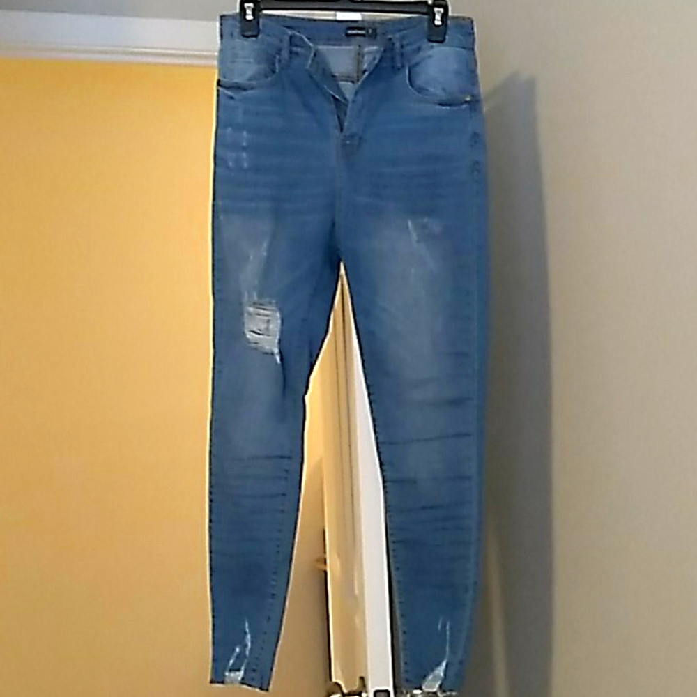 *NWOT* Distressed Light blue denim jeans.